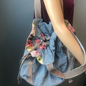ThirtyOne Bag Bag/Tote. Pin stripe with floral lining.